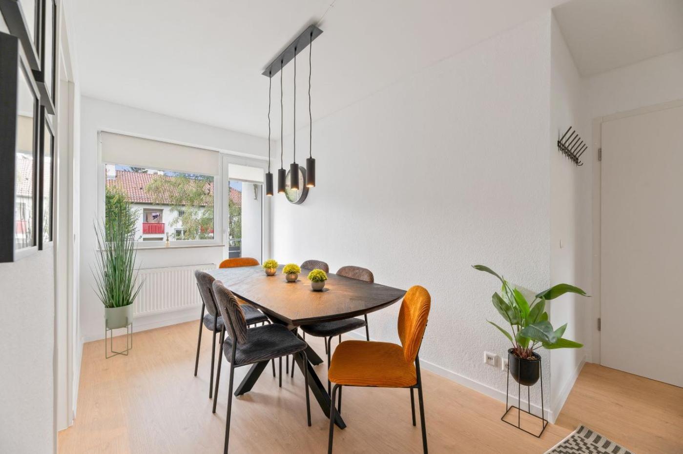 Westside Flat - 5Min To Downtown Apartment Ludwigsburg Bagian luar foto