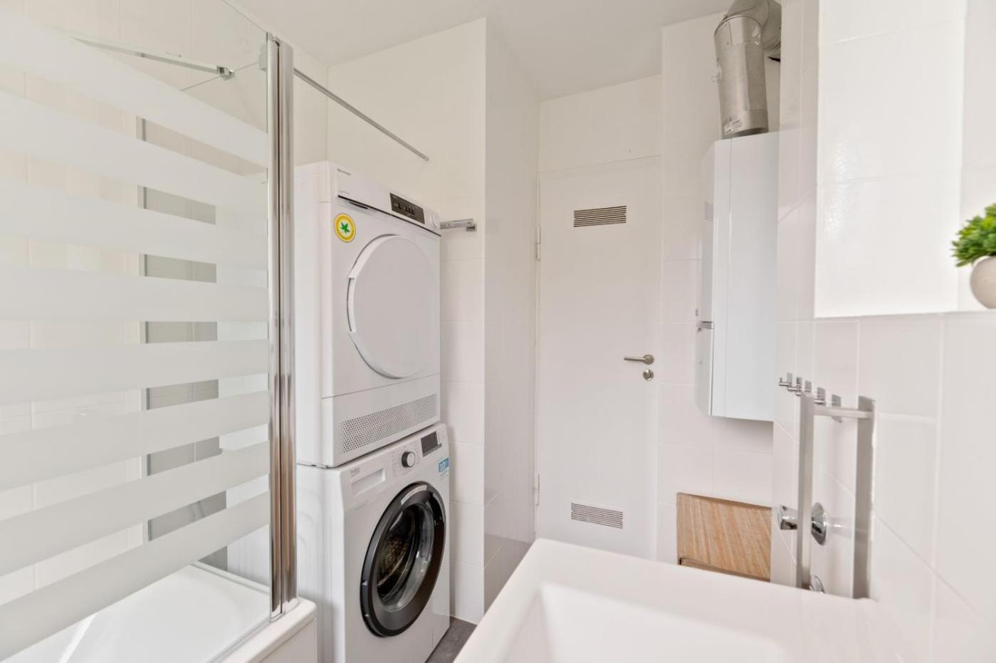 Westside Flat - 5Min To Downtown Apartment Ludwigsburg Bagian luar foto